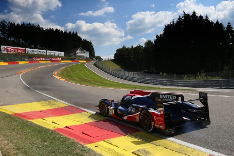 Der Oreca 07 von United Autosports in der Eau Rouge von Spa-Francorchamps
