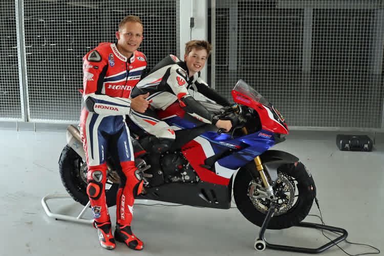 Stefan Bradl (li.) mit Valentino Herrlich
