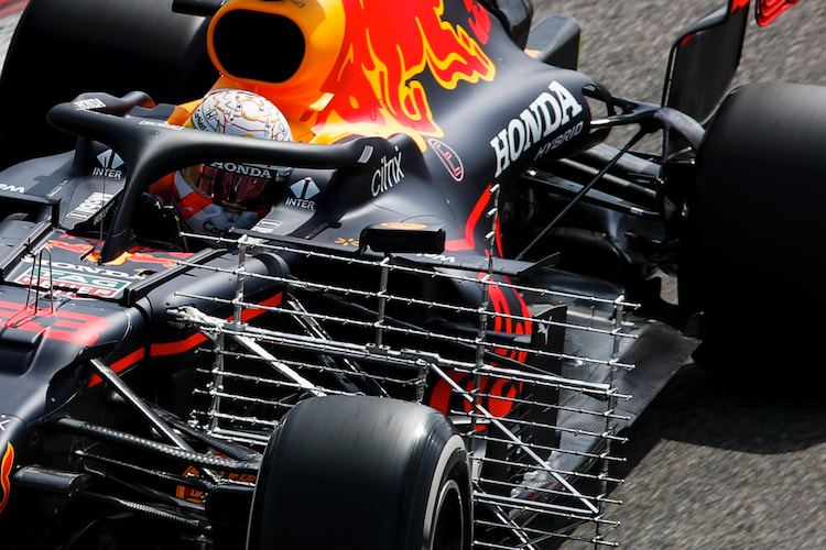 Max Verstappen mit dem Red Bull Racing RB16B-Honda beim Bahrain-Test