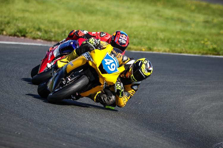 Demnächst wird Holtz von Fireblade-Pilot Bradl geschnappt