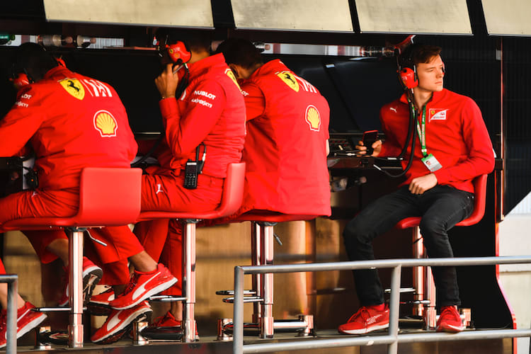 Callum Ilott (rechts) wird viel Zeit bei Ferrari verbringen