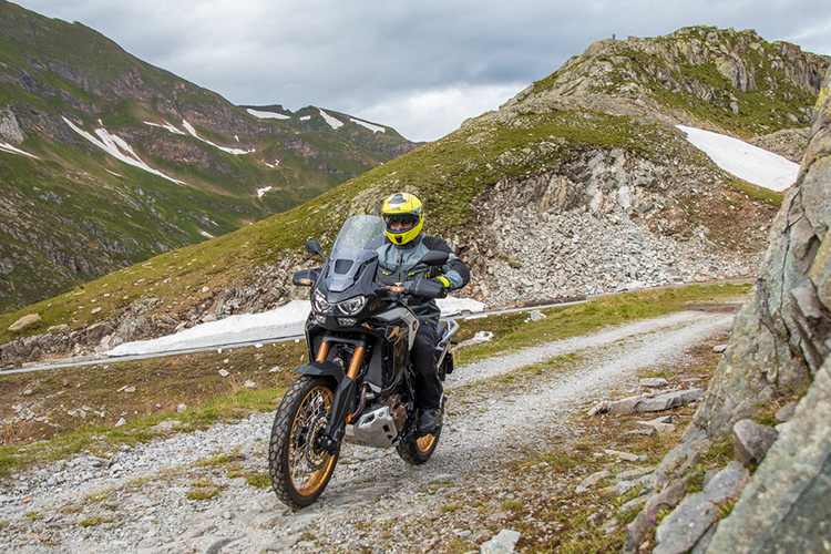 Der passende Anzug, wenn du dich gegen das Büro und für das Abenteuer entscheidest