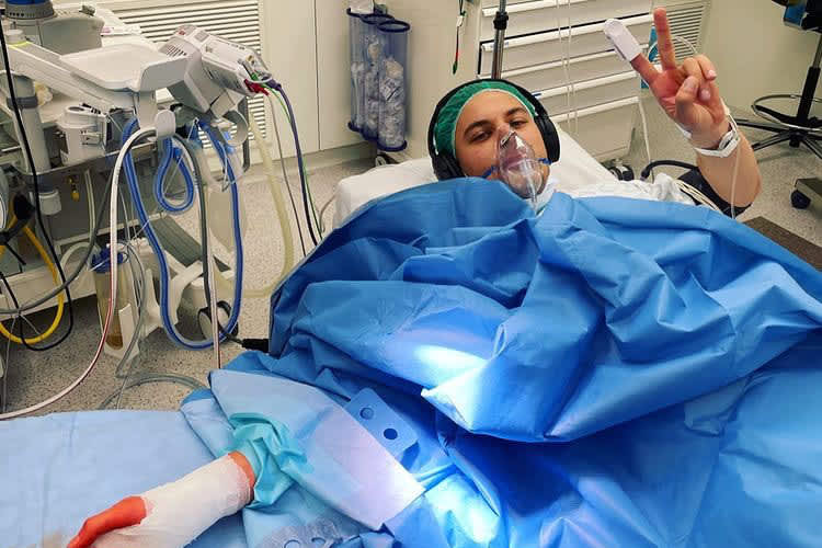 Frisch operiert: Henry Jacobi