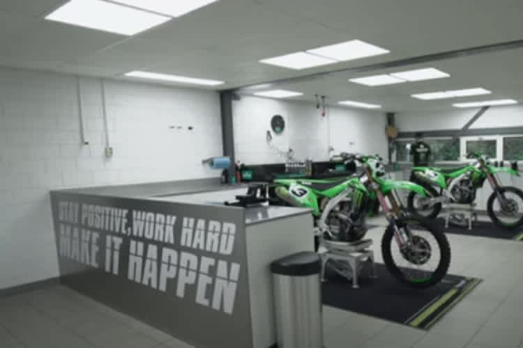 Das Kawasaki-Werksteam in Schijndel