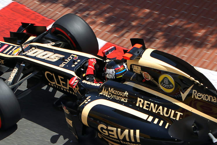 Kimi Räikkönen 2012 in Monaco mit einem Helm in James Hunt-Design