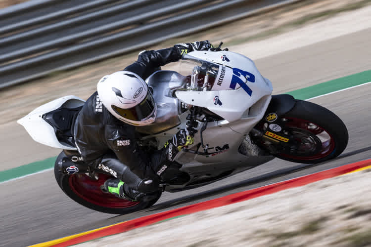 Max Kofler auf einer Ducati 955 V2