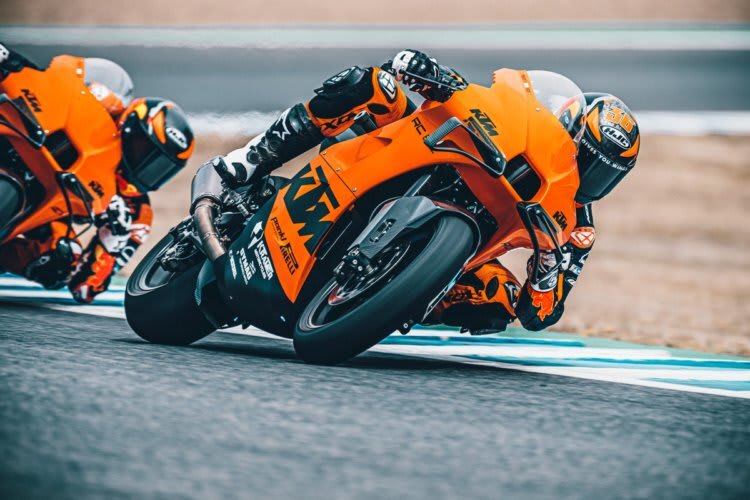 Die KTM RC8C