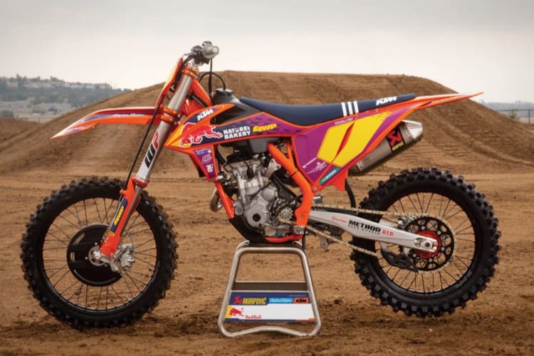 So sieht die Troy Lee-Replica aus