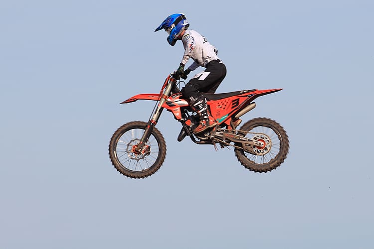 EMX125 Leader Valerio Lata gewann in Lacapelle