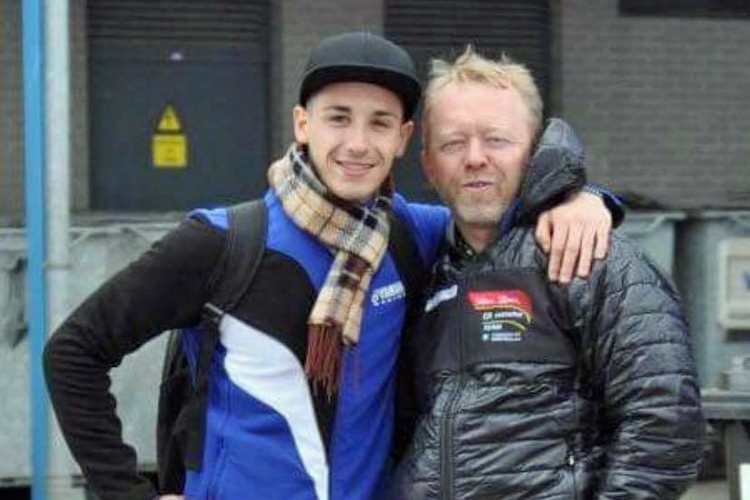 Angelo Licciardi (li.) wird von Werner Daemen unterstützt