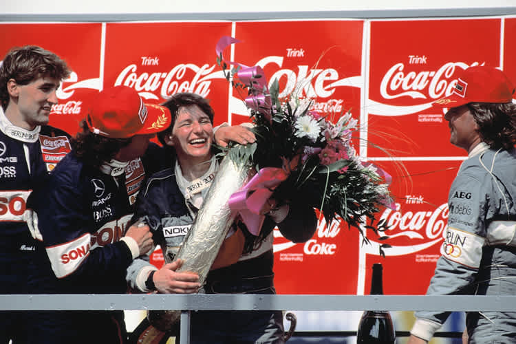 Ellen Lohr bejubelt ihren DTM-Sieg