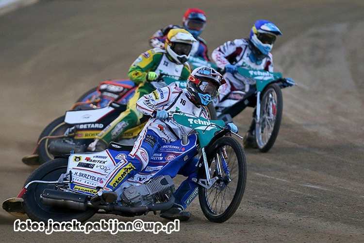 Aleksandr Loktaev (vorne) aus der Ukraine ist erster Nachrücker