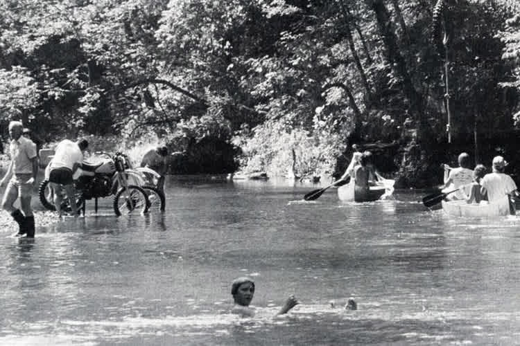 In 'Loretta Lynn’s River' wurde gebadet und gleichzeitig Motorräder gewaschen