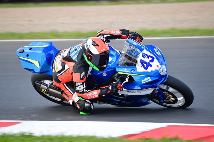 Luca Marini posierte in Andorra mit seiner Ducati GP19 im Sky-VR46-Look