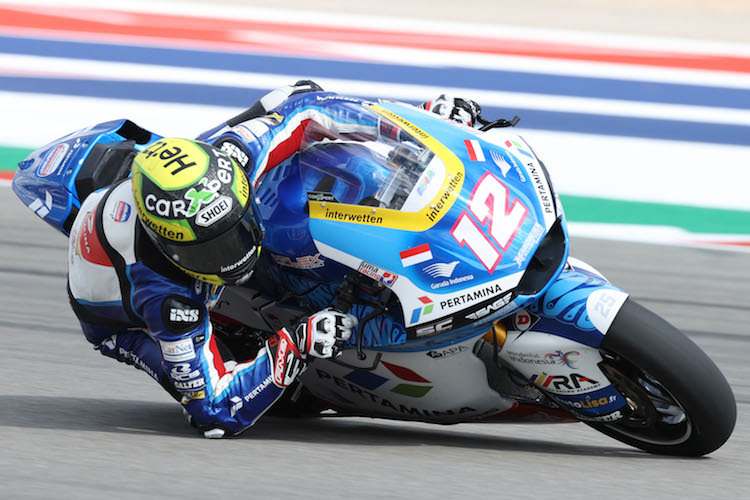 Tom Lüthi unterstützt den 16-jährigen Schweizer Nachwuchsfahrer Noah Dettwiler