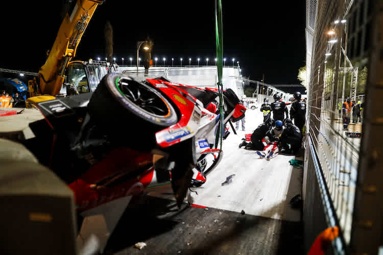 Alex Lyann mit bösem Crash