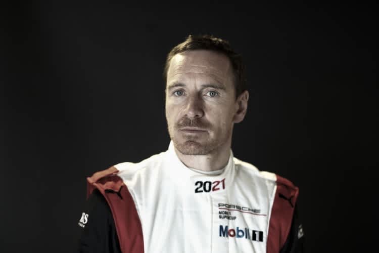 Michael Fassbender im Overall des Porsche Supercup