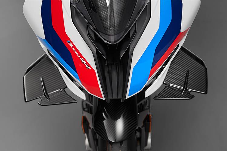 Die Front der BMW M1000RR mit Winglets