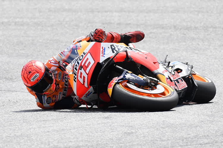 Crash in Turn 3: Marc Márquez
