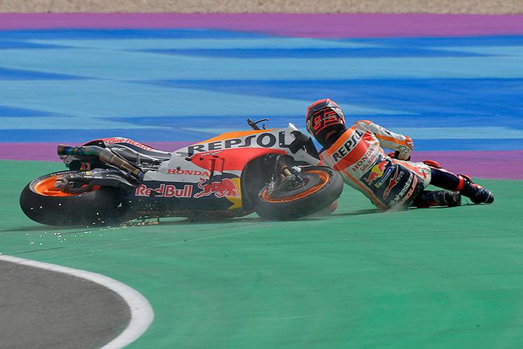 Sturz im Warm-up: Marc Márquez