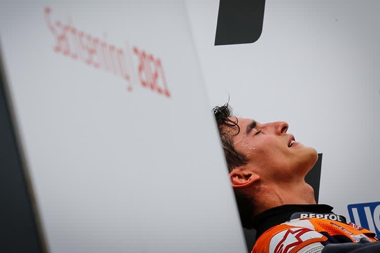Erleichterung: Marc Márquez nach dem Sieg beim deutschen WM-Lauf