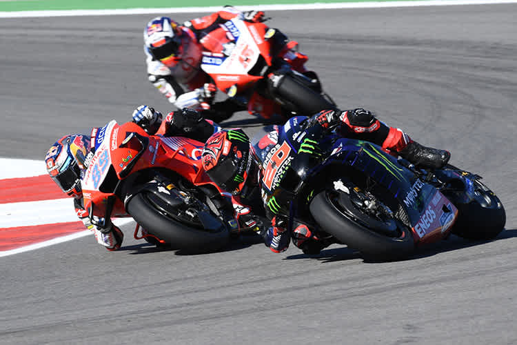 Heftige Fights: Jorge Martin (89) gegen Quartararo und Zarco (5)