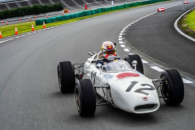 Max Verstappen im 1965er Formel-1-Honda