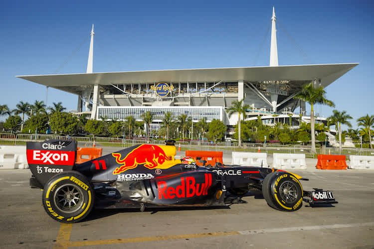 Sergio Pérez auf dem Renngelände von Miami