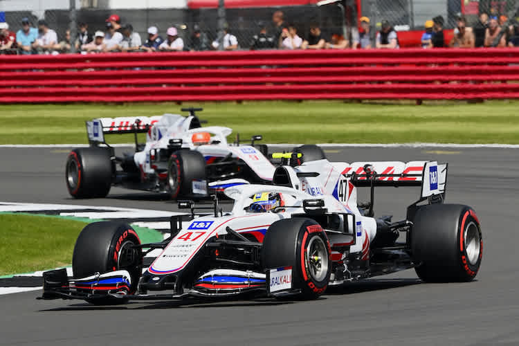 Mick Schumacher vor Nikita Mazepin