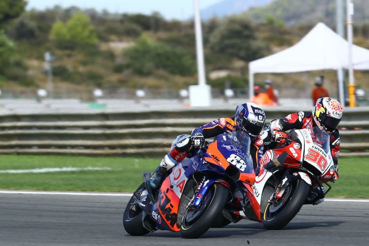 Miguel Oliveira (88) kämpfte gegen Takaaki Nakagami (30), musste den Japaner aber am Ende ziehen lassen