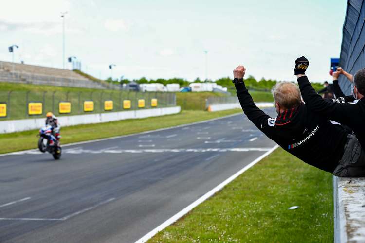 Ilya Mikhalchik ist Meister