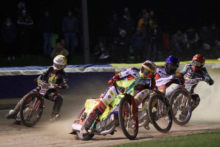 Im Finale: Sieger Vaclav Milik mit Helmfarbe weiß