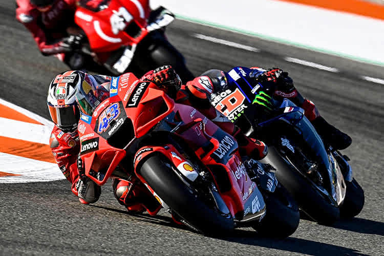 Valencia-GP: Jack Miller (43) vor Weltmeister Fabio Quartararo 