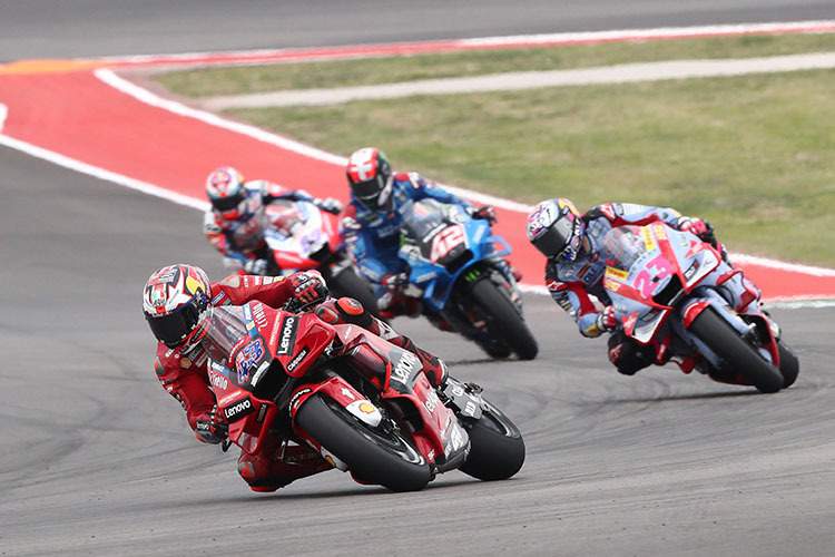 Heftige Fights: Jack Miller (43) wehrt sich gegen Bastianini (23), Rins (42) und Martin