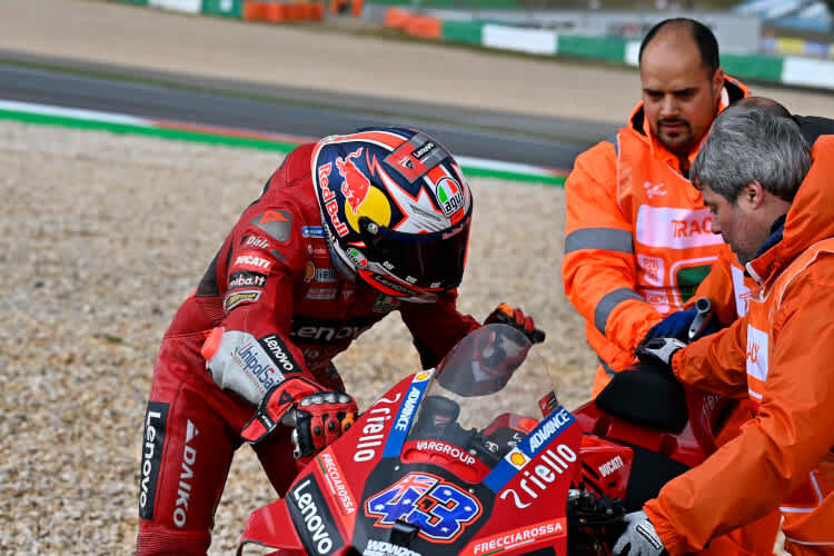 Unfreiwilliger Zwischenstopp im Kiesbett für Miller und seine GP22