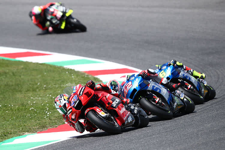 Im Rennen: Jack Miller (43) vor Rins (42), Joan Mir und Aleix Espargaró