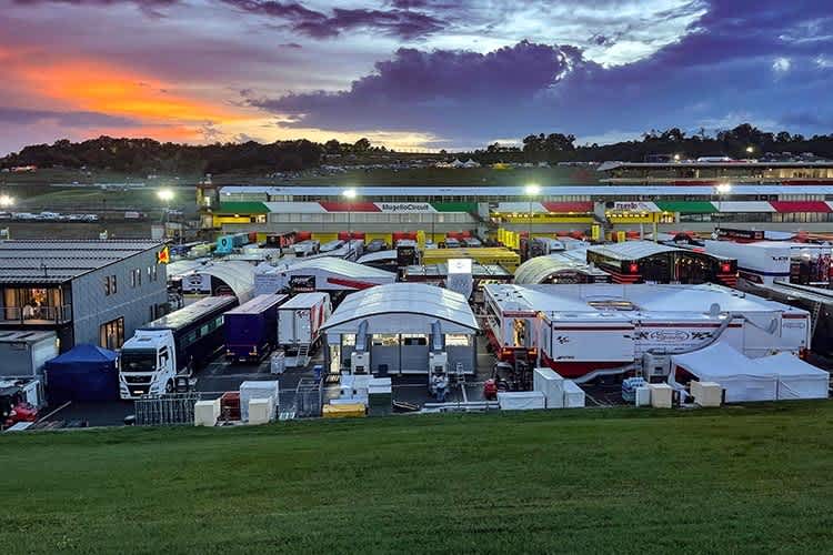 Mugello im Morgengrauen am Sonntag: Niemand erinnert sich an so ein Zuschauerdebakel