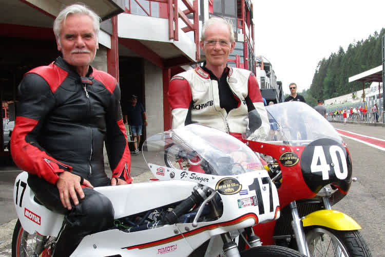 Wolfgang Müller (rechts) mit seinem Freund und Rennfahrerkollegen Gerhard Singer