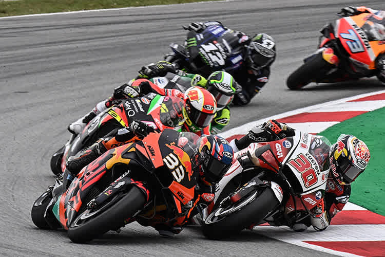 Catalunya-GP: Nakagami (30) gegen Binder (33), Aleix Espargaró, Crutchlow, Viñales und Alex Márquez