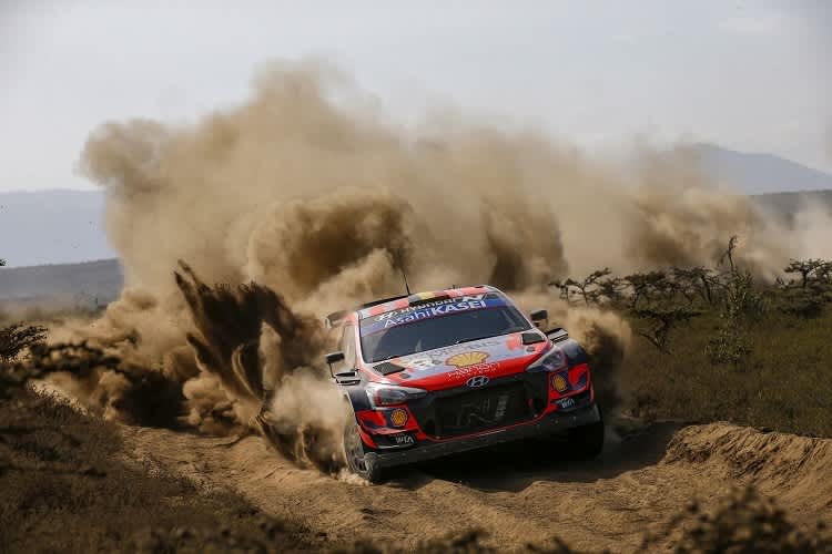 Thierry Neuville lässt die Verfolger im Staub stehen