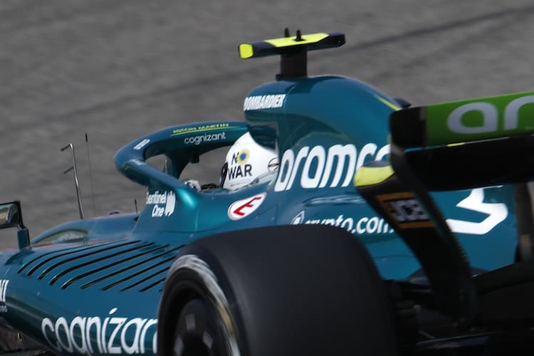 Sebastian Vettel protestiert mit seinem Helm gegen den Krieg in der Ukraine