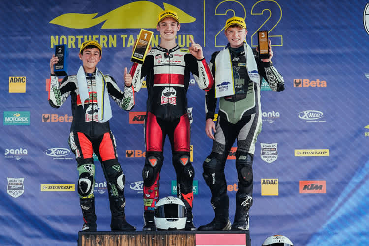 Dustin Schneider (re.) wird Dritter