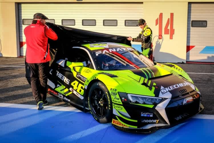 WRT-Teamchef Vincent Vosse und Valentino Rossi enthüllen den Audi R8 LMS GT3 evo II