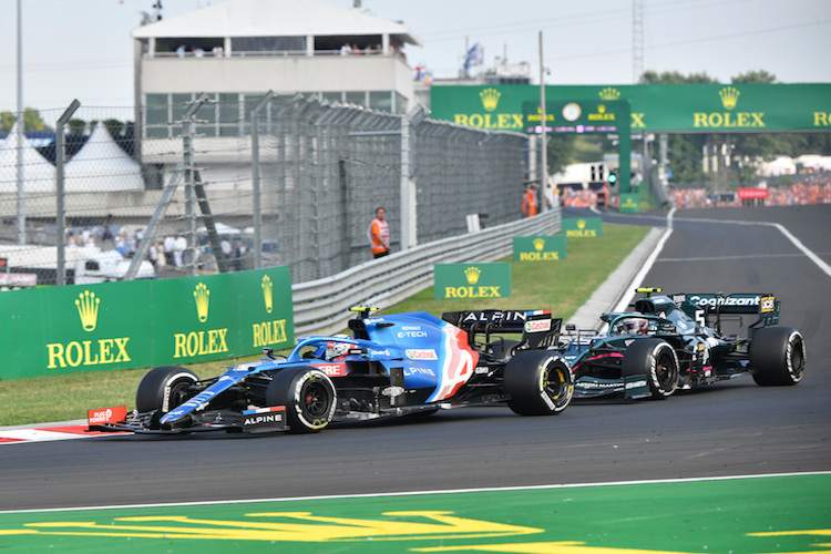 Esteban Ocon vor Sebastian Vettel