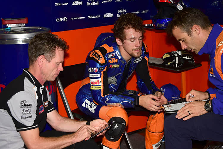 2019 in der Moto2-WM: Peter Öttl mit Sohn Philipp in der Tech3-KTM-Box