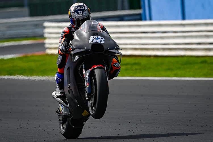 Miguel Oliveira auf dem 2022-Prototyp von KTM