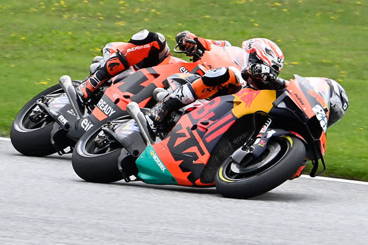 Zwei KTM-Fahrer im Nahkampf: Miguel Oliveira (88) vor Lecuona