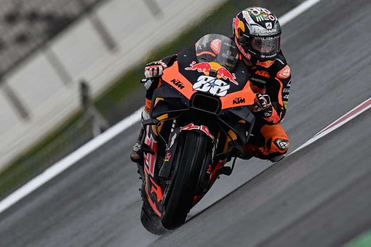 Im Regen fühlt sich Oliveira offensichtlich wohl