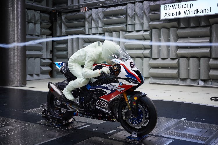 Eugene Laverty als Kunststoff-Dummy im Windkanal