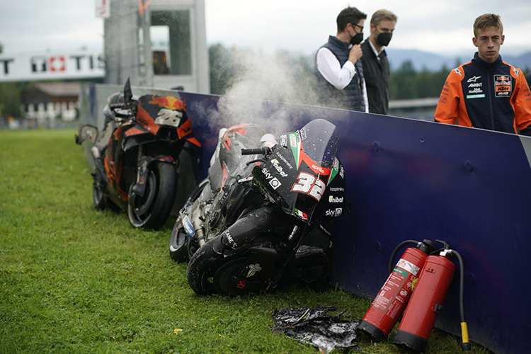 Die havarierten Bikes von Savadori (32) und Pedrosa (26)